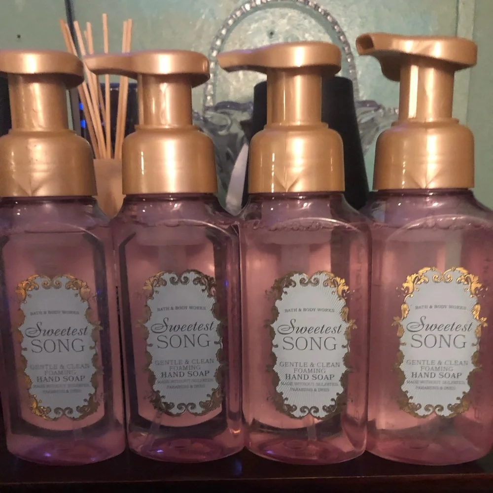 Bath & Body Works Sweetest Song Hand Soap X 4 - Picture 1 of 4